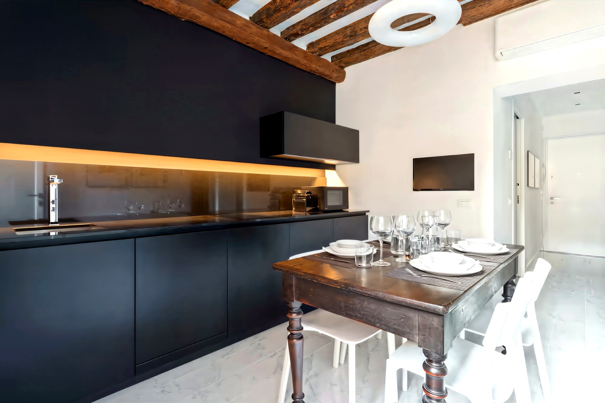 Dimora San Lorenzo kitchen with original beams